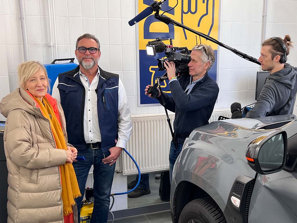 Kfz Gutachter Oliver Hallix im TV